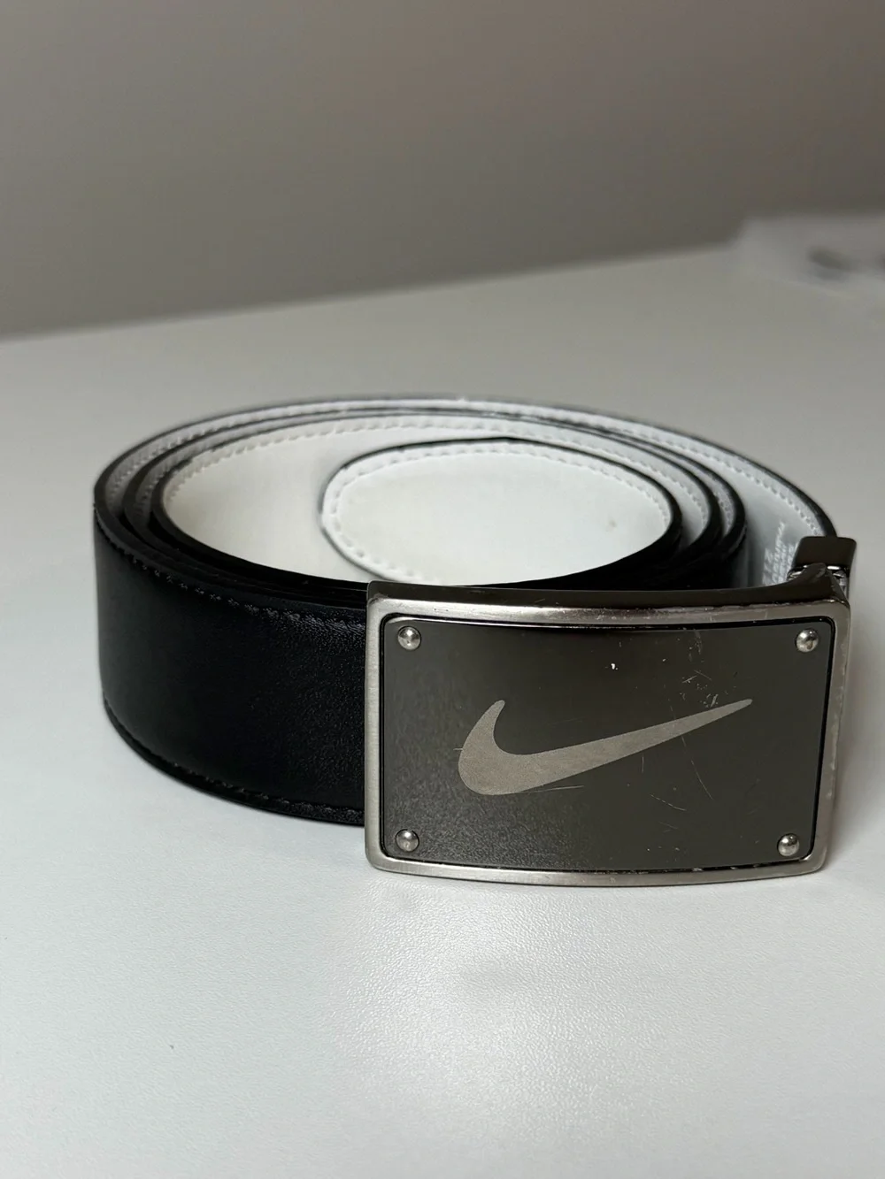 Nike Black and White 34W Leather Belt with Swoosh Buckle Performance Golf